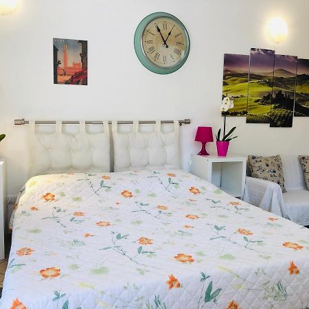 La Dolce Vita Studio With Free Private Parking Siena Luaran gambar