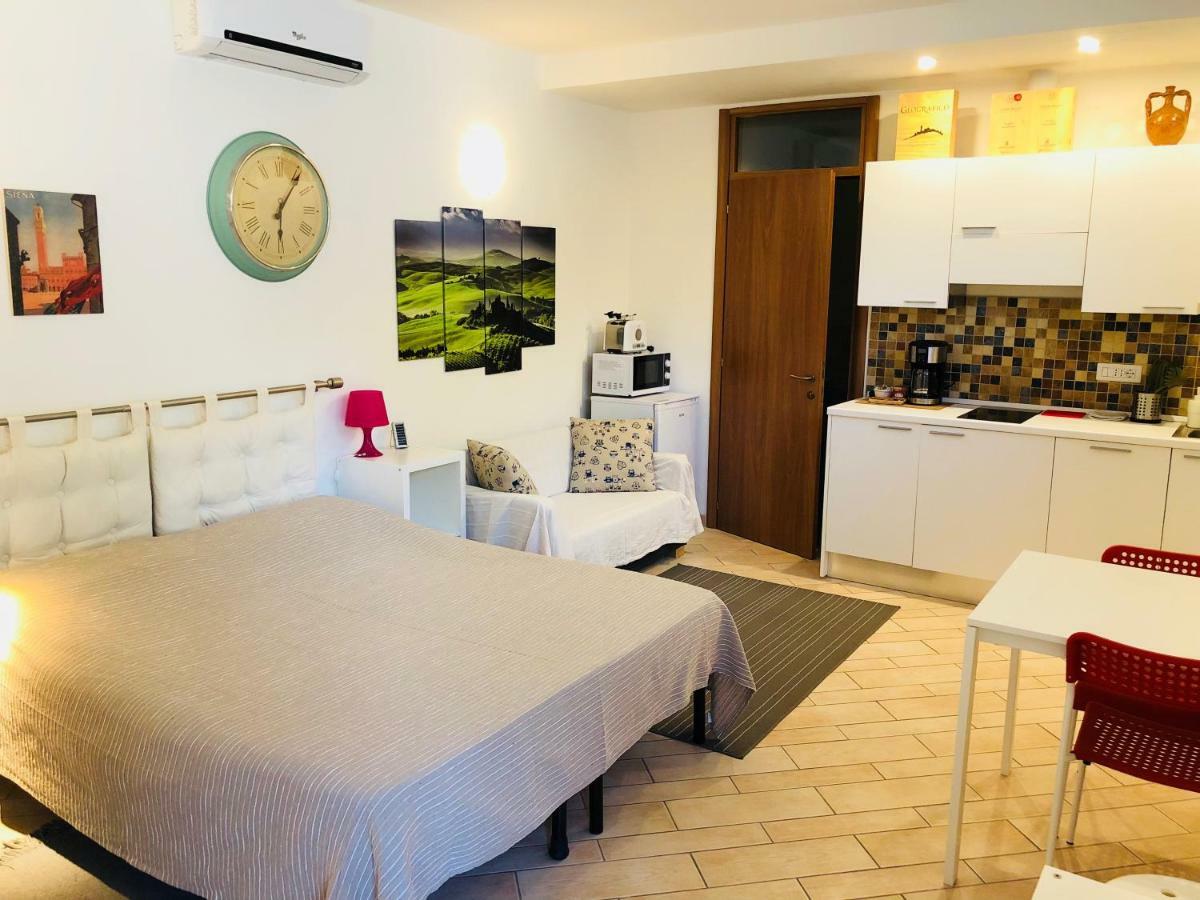La Dolce Vita Studio With Free Private Parking Siena Luaran gambar