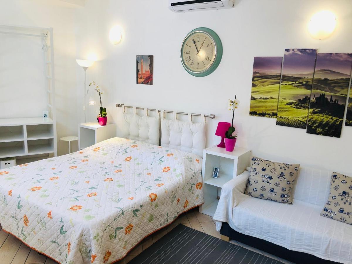 La Dolce Vita Studio With Free Private Parking Siena Luaran gambar