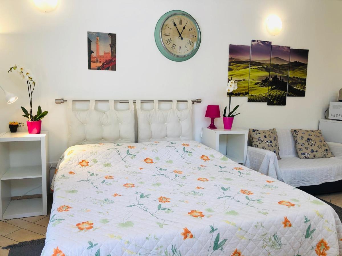 La Dolce Vita Studio With Free Private Parking Siena Luaran gambar